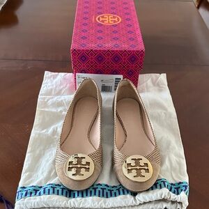 Tory Burch Women's Tan Flats with Gold Logo